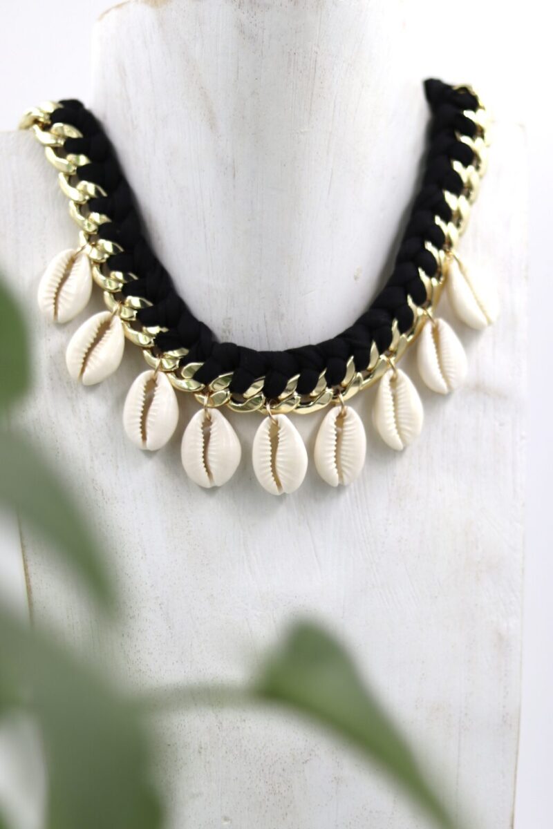 NECKLACE - COWRIE SHELLS