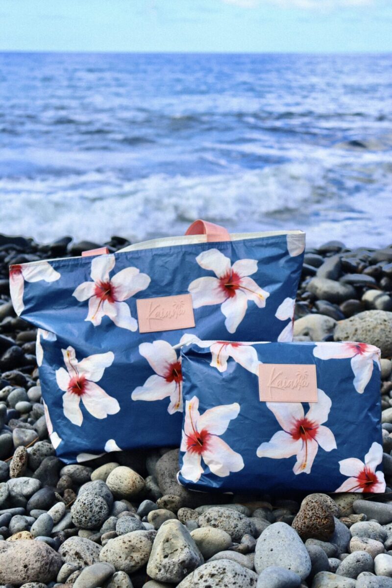 MEDIUM POUCH - AUTE IN WHITE ON BLUE - Image 2