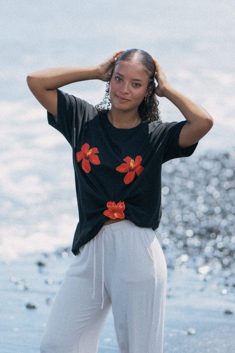 BLACK TEE -  AUTE in RED